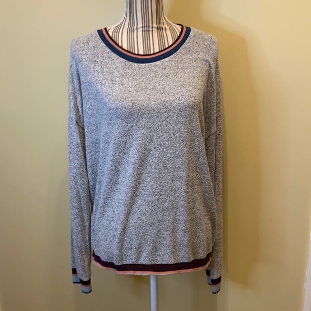 PINK Rose Knit shirt. XL.